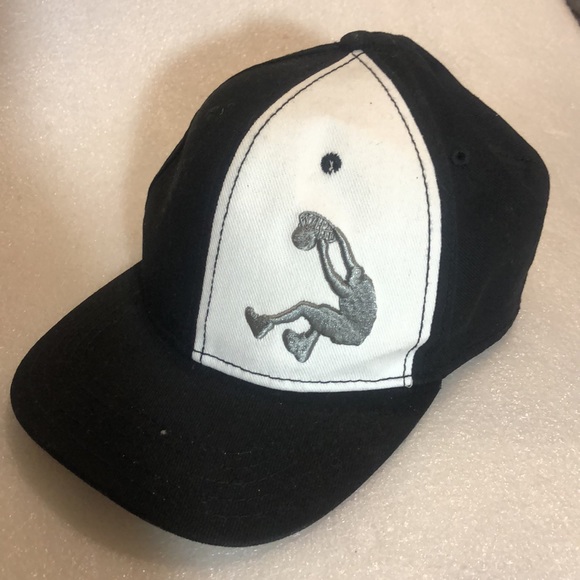 SHAQ EMBROIDERED CAP - Picture 2 of 9